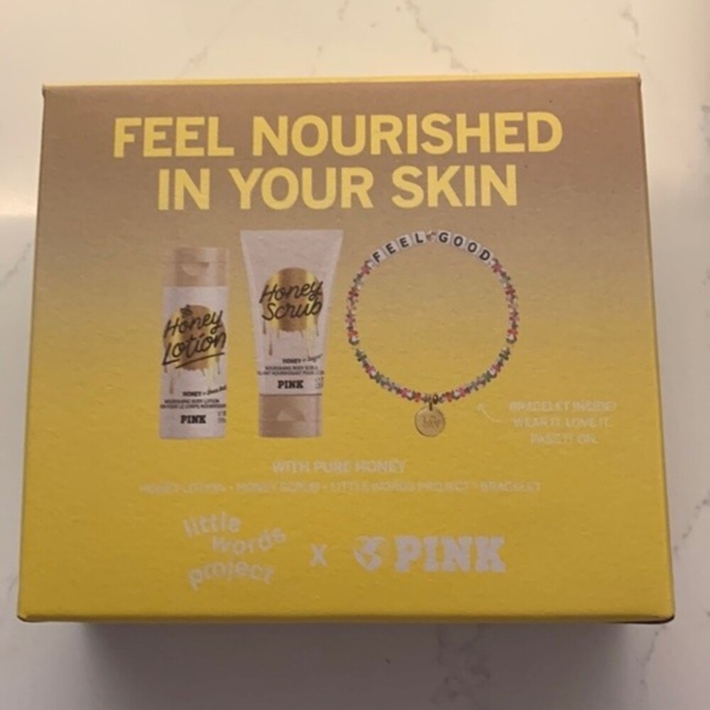 NWT PINK Feel Nourished in Your Skin Set